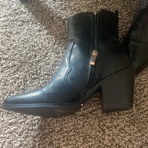 Lightly worn Black Leather booties - Picture 2 of 2